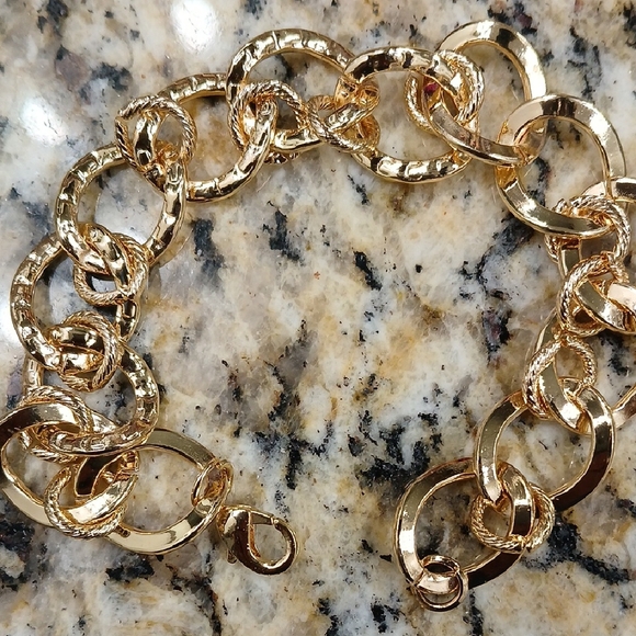 Elegant Gold Chain Bracelet - Picture 1 of 2